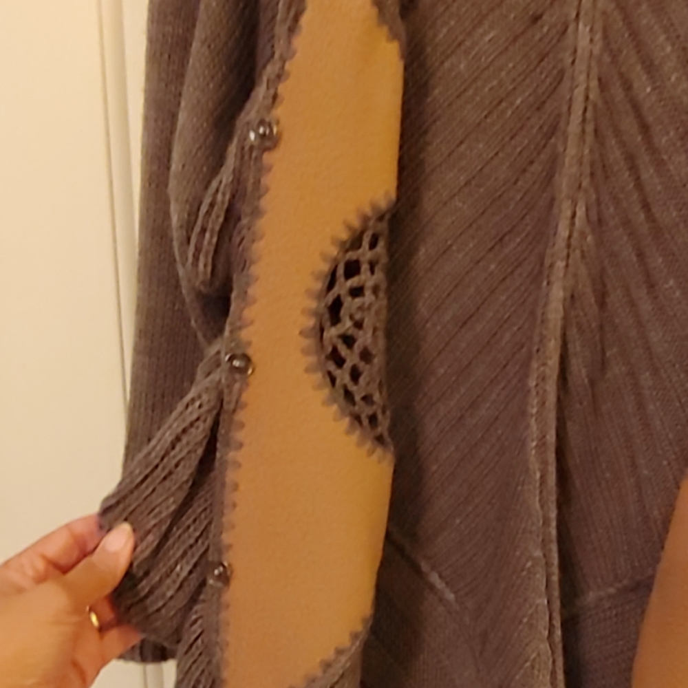 Sweater - Picture 4 of 8